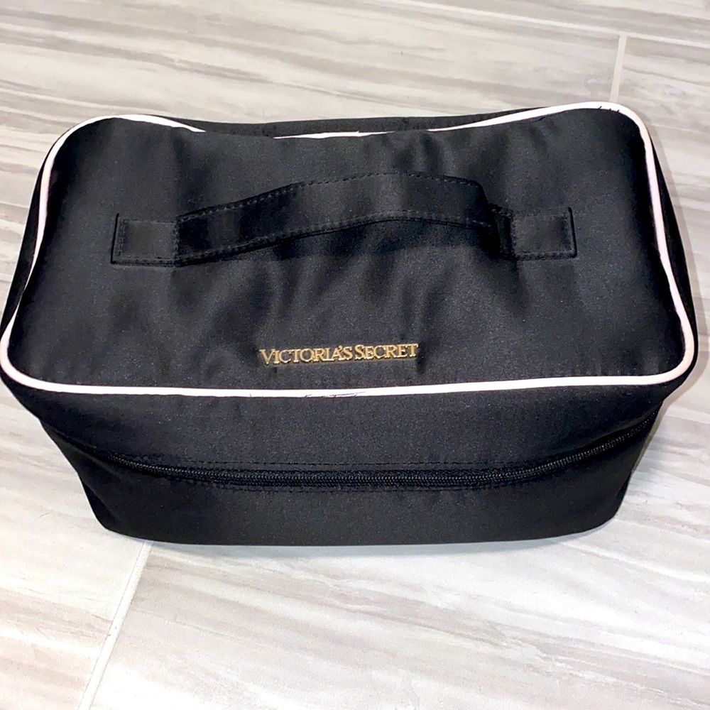 VICTORIAS SECRET LINGERIE CASE